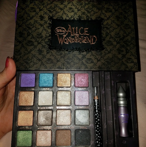 Authentic Urban Decay Alice In Wonderland Palette - Picture 1 of 5